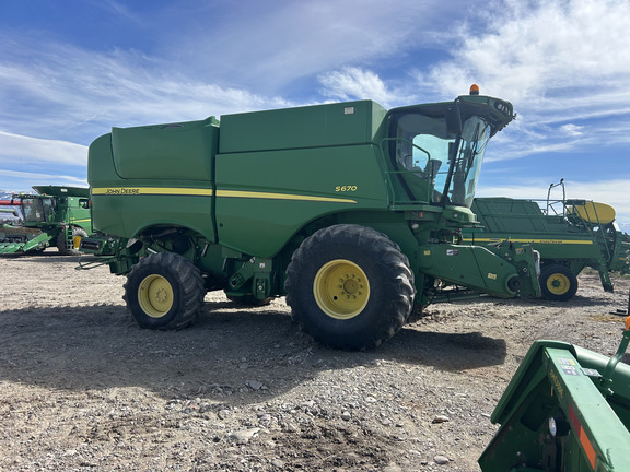 2012 John Deere S670 Combine