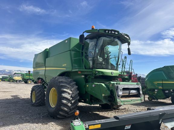2012 John Deere S670 Combine