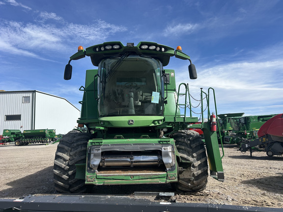2012 John Deere S670 Combine