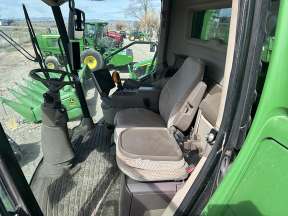 2012 John Deere S670 Combine