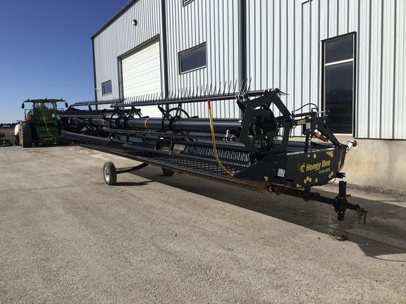 2023 Honey Bee GB36 Header Combine