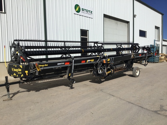 2023 Honey Bee GB36 Header Combine