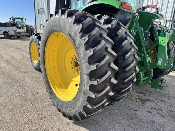 2019 John Deere 7230R Tractor