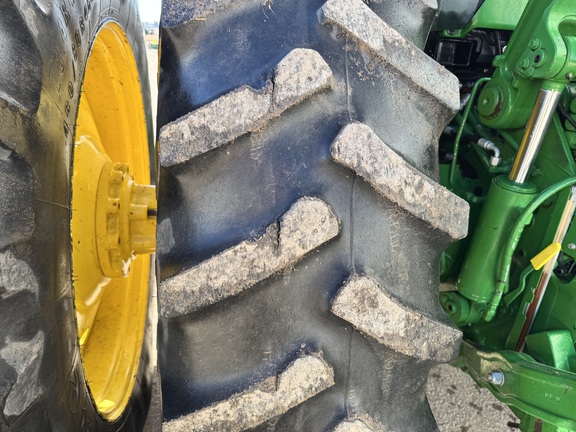 2019 John Deere 7230R Tractor