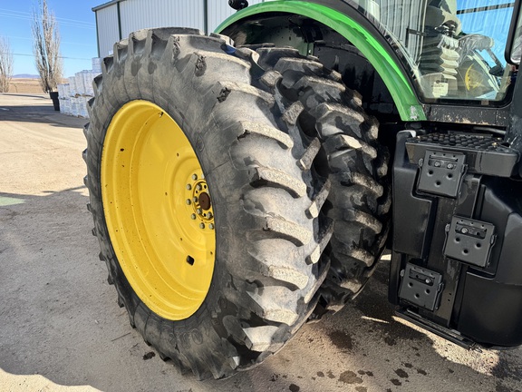 2019 John Deere 7230R Tractor