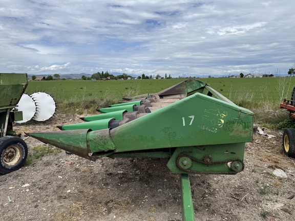 1990 John Deere 643 Header Corn Head