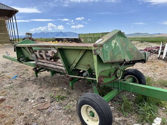 1990 John Deere 643 Header Corn Head
