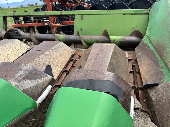 1990 John Deere 643 Header Corn Head