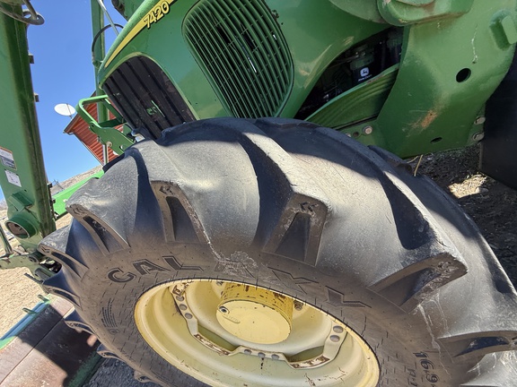 2006 John Deere 7420 Tractor