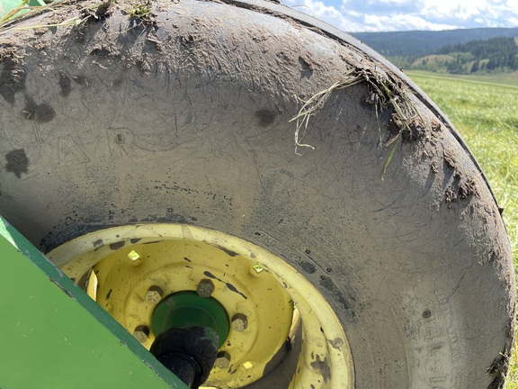 2004 John Deere 4895 Windrower