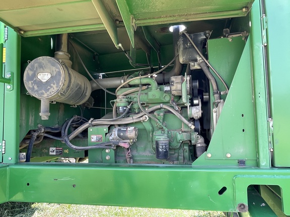 2004 John Deere 4895 Windrower