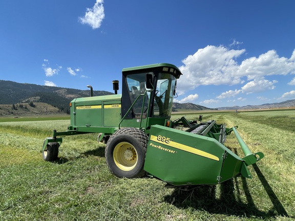 2004 John Deere 4895 Windrower