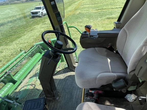 2004 John Deere 4895 Windrower