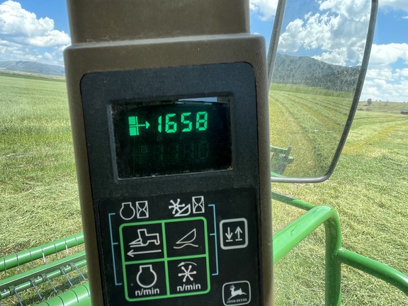 2004 John Deere 4895 Windrower