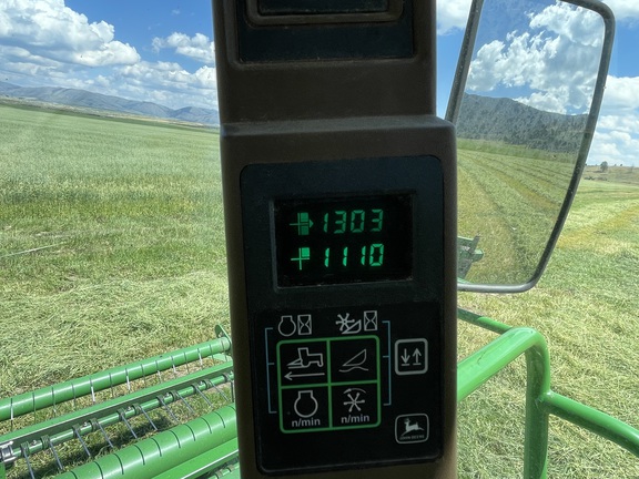 2004 John Deere 4895 Windrower