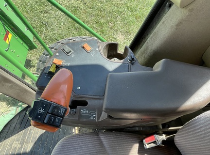 2004 John Deere 4895 Windrower