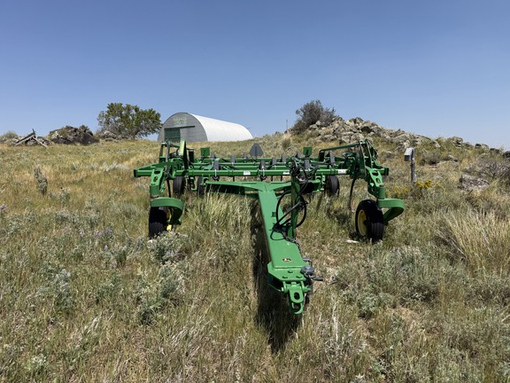 2011 John Deere 2410 Chisel Plow