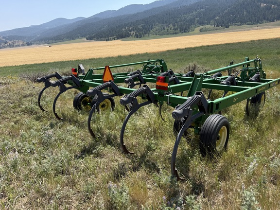 2011 John Deere 2410 Chisel Plow