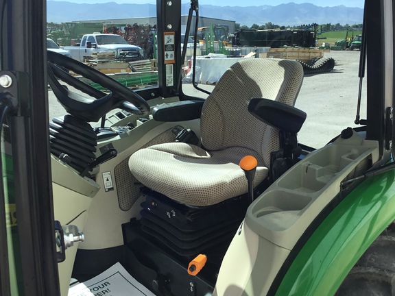 2019 John Deere 3046R Tractor Compact