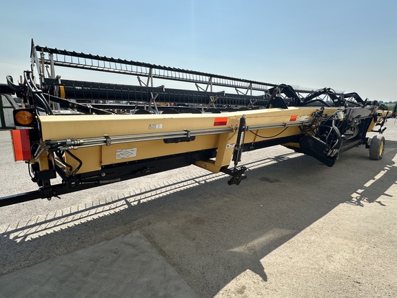 2009 New Holland 94C-42 Header Combine