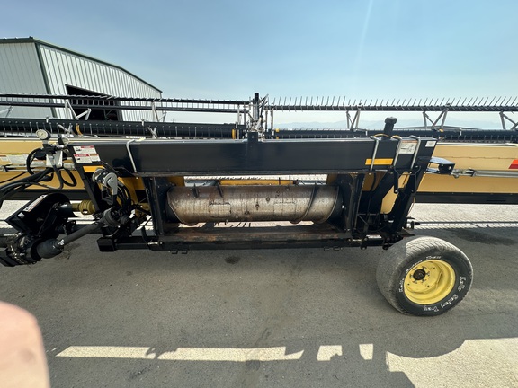2009 New Holland 94C-42 Header Combine