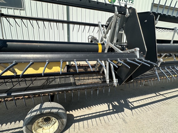 2009 New Holland 94C-42 Header Combine