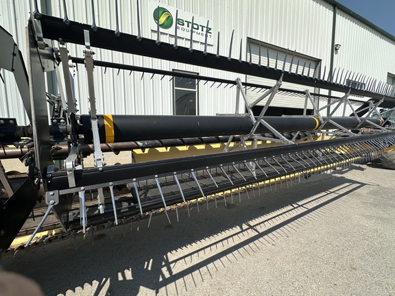 2009 New Holland 94C-42 Header Combine