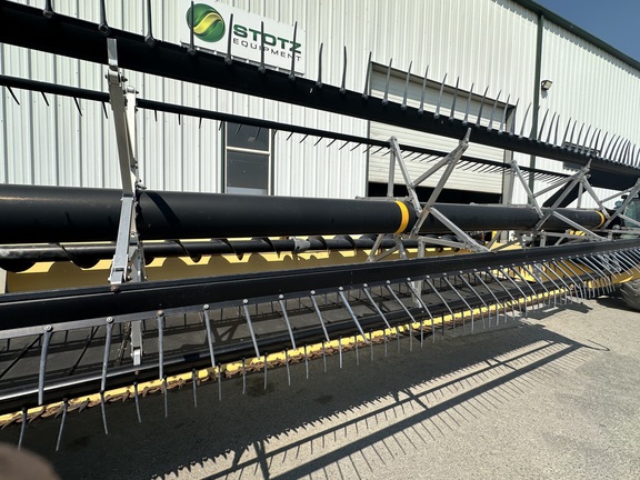 2009 New Holland 94C-42 Header Combine