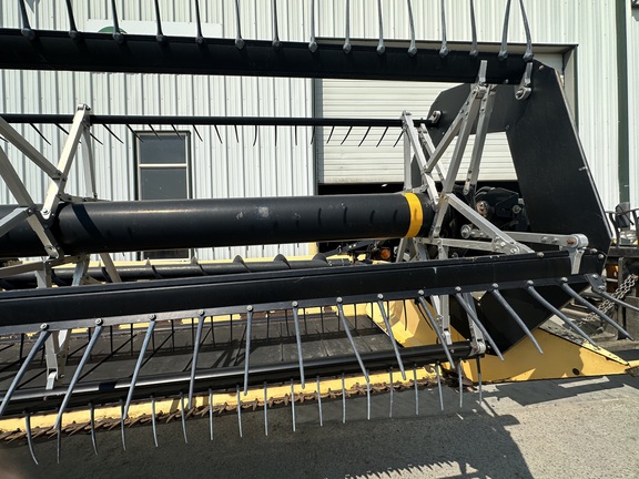 2009 New Holland 94C-42 Header Combine