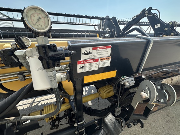 2009 New Holland 94C-42 Header Combine