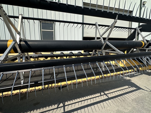 2009 New Holland 94C-42 Header Combine