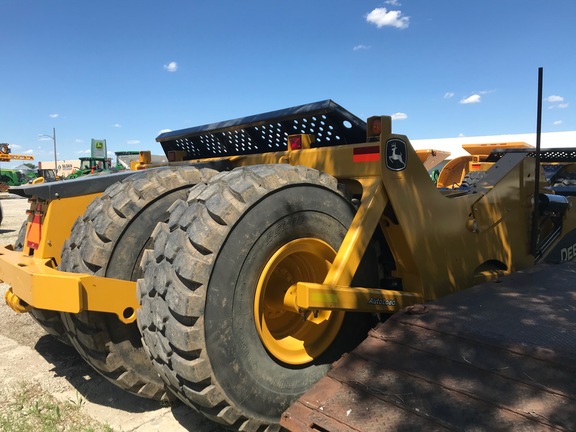 2017 John Deere 2412D E Scraper