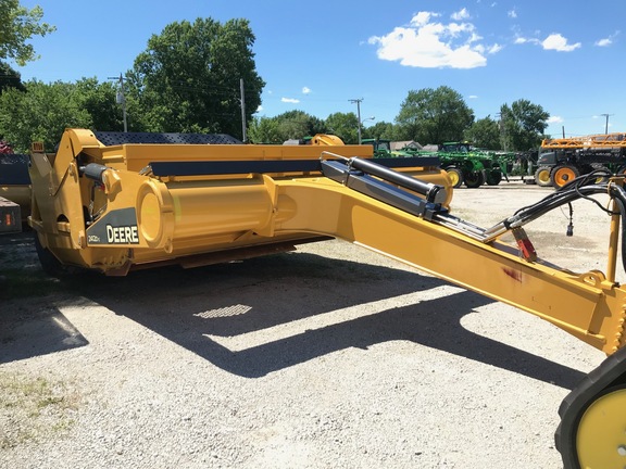 2017 John Deere 2412D E Scraper