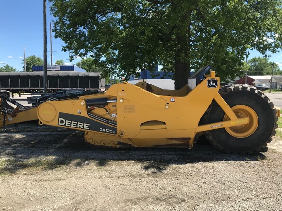 2017 John Deere 2412D E Scraper