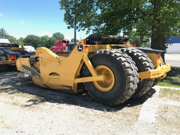 2017 John Deere 2412D E Scraper