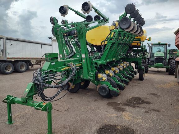 2012 John Deere 1790 Planter