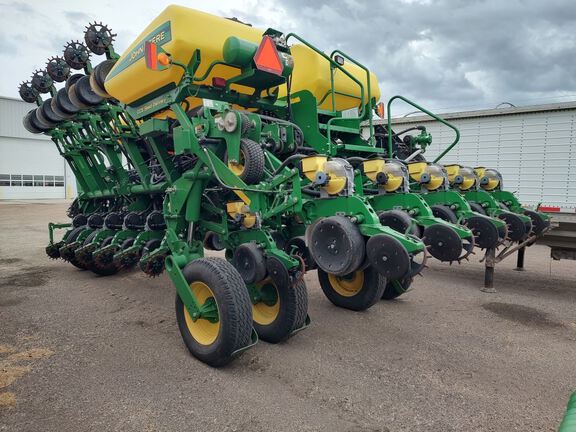 2012 John Deere 1790 Planter