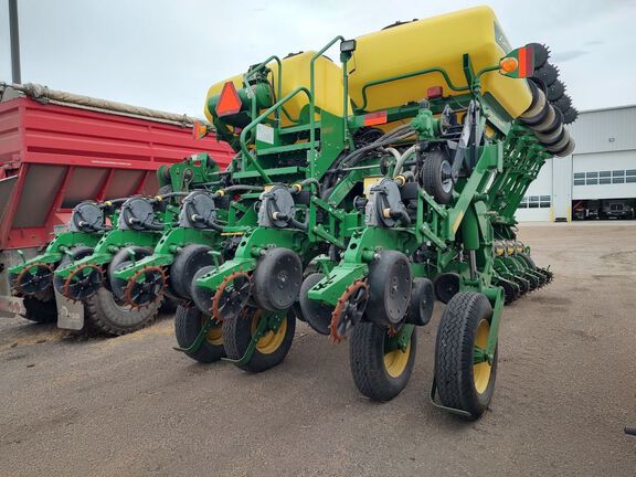 2012 John Deere 1790 Planter