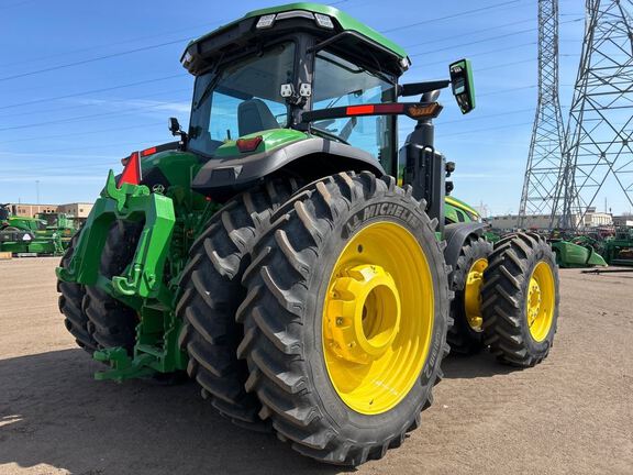 2022 John Deere 8R 370 Tractor