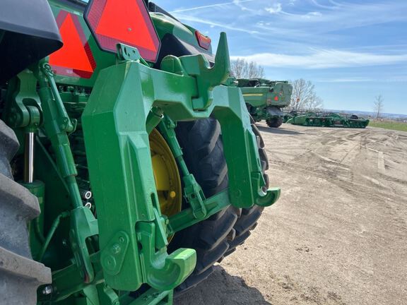 2022 John Deere 8R 370 Tractor