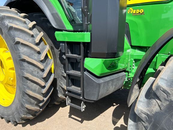 2022 John Deere 8R 370 Tractor