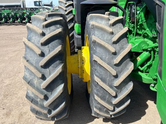 2022 John Deere 8R 370 Tractor