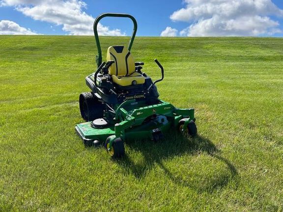 2022 John Deere Z960M Mower/Zero Turn