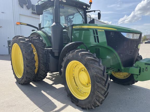 2014 John Deere 7230R Tractor