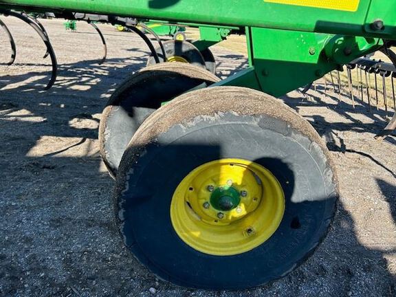 2008 John Deere 2410 Chisel Plow