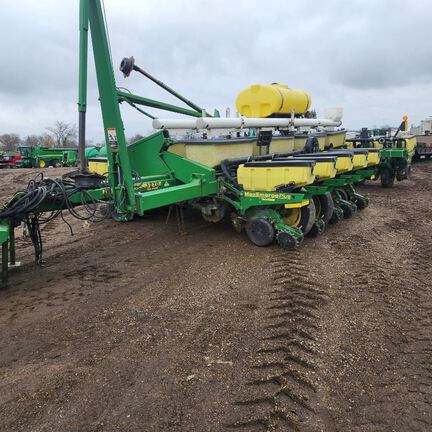 2004 John Deere 1770NT Planter