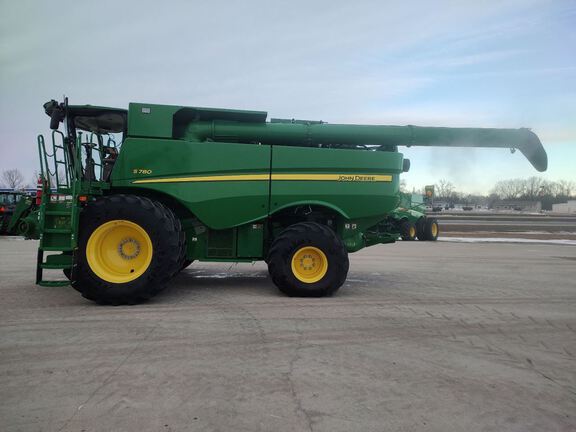 2024 John Deere S780 Combine