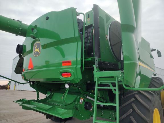 2024 John Deere S780 Combine