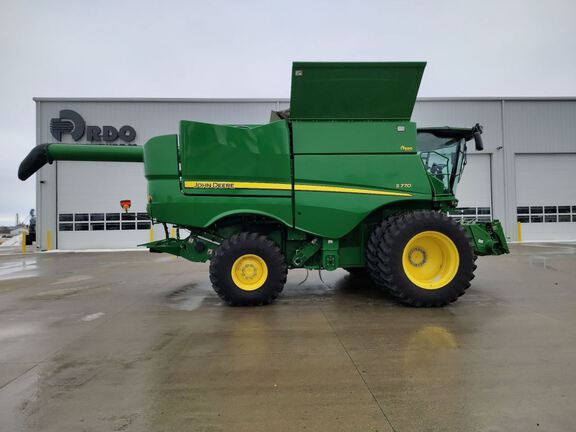 2024 John Deere S770 Combine
