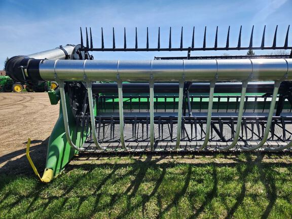 2024 John Deere RD40F Header Combine